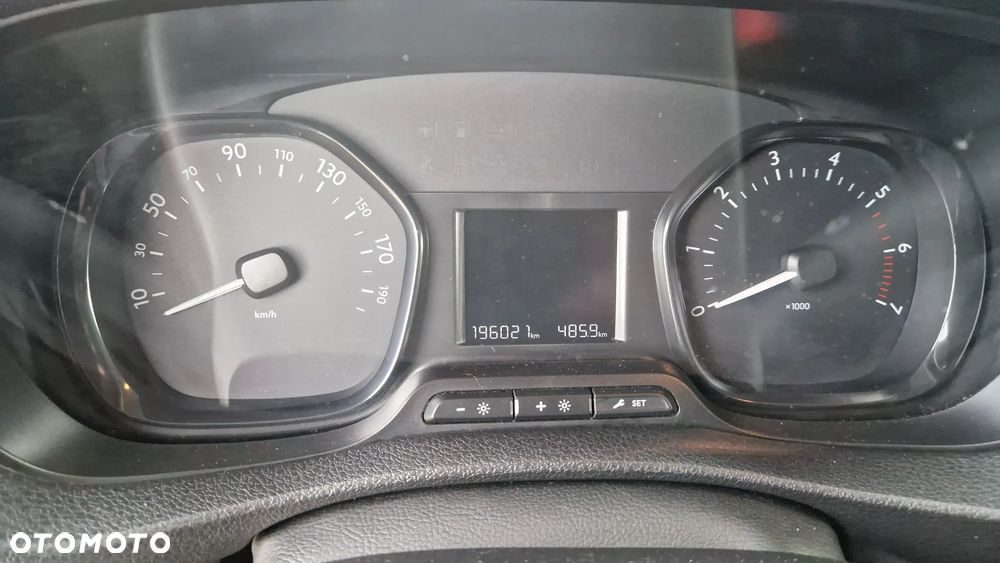 Opel Vivaro - 11