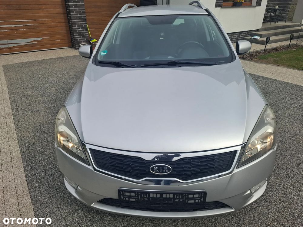 Kia Ceed - 8