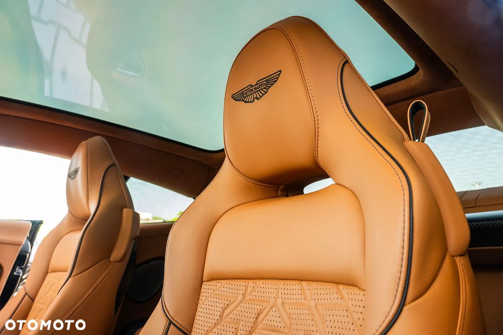 Aston Martin Vanquish - 14