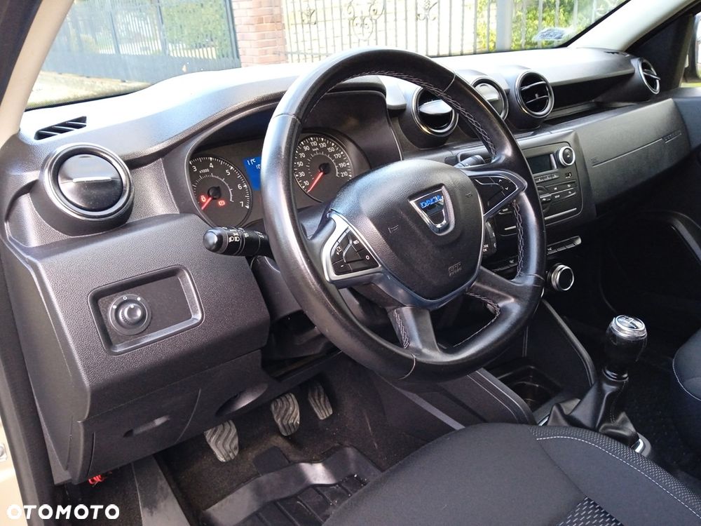 Dacia Duster 1.6 SCe Laureate S&S - 11