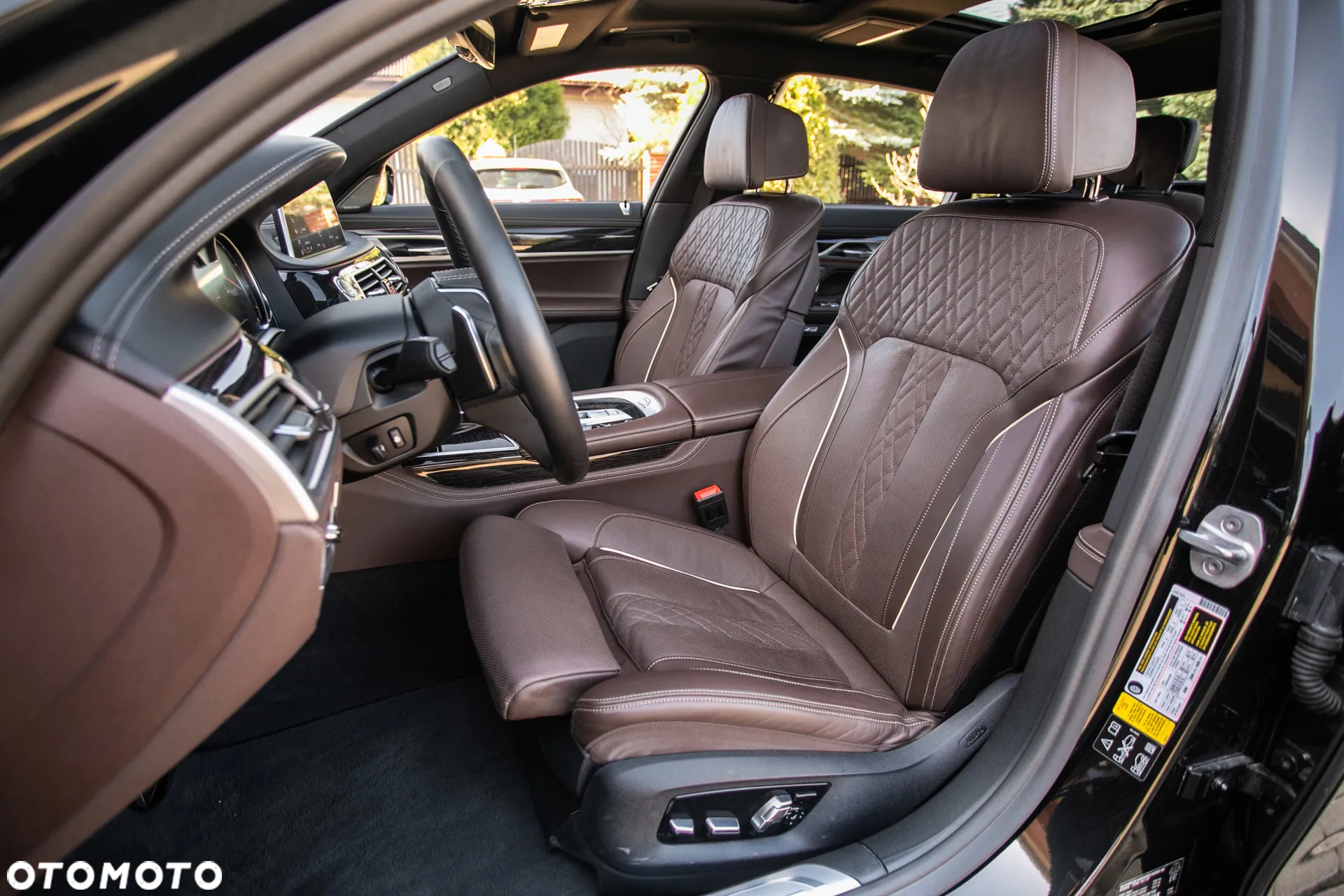 BMW Seria 7 750Li xDrive - 26