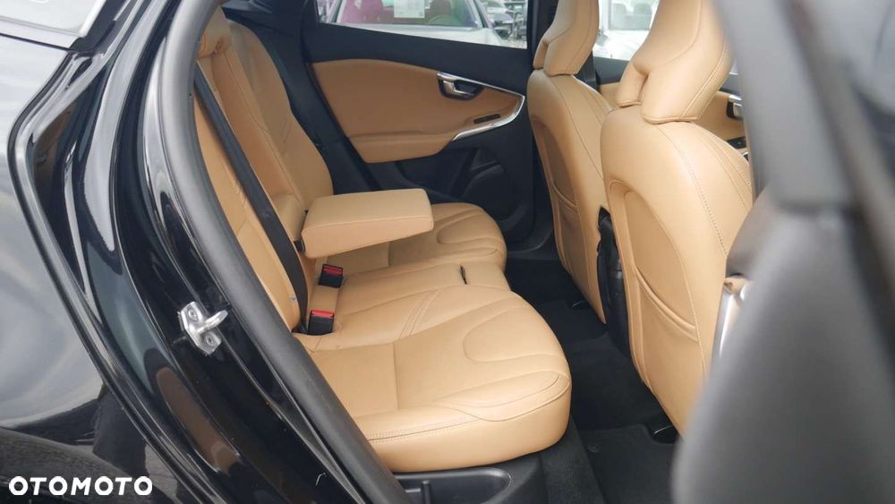 Volvo V40 Cross Country - 19