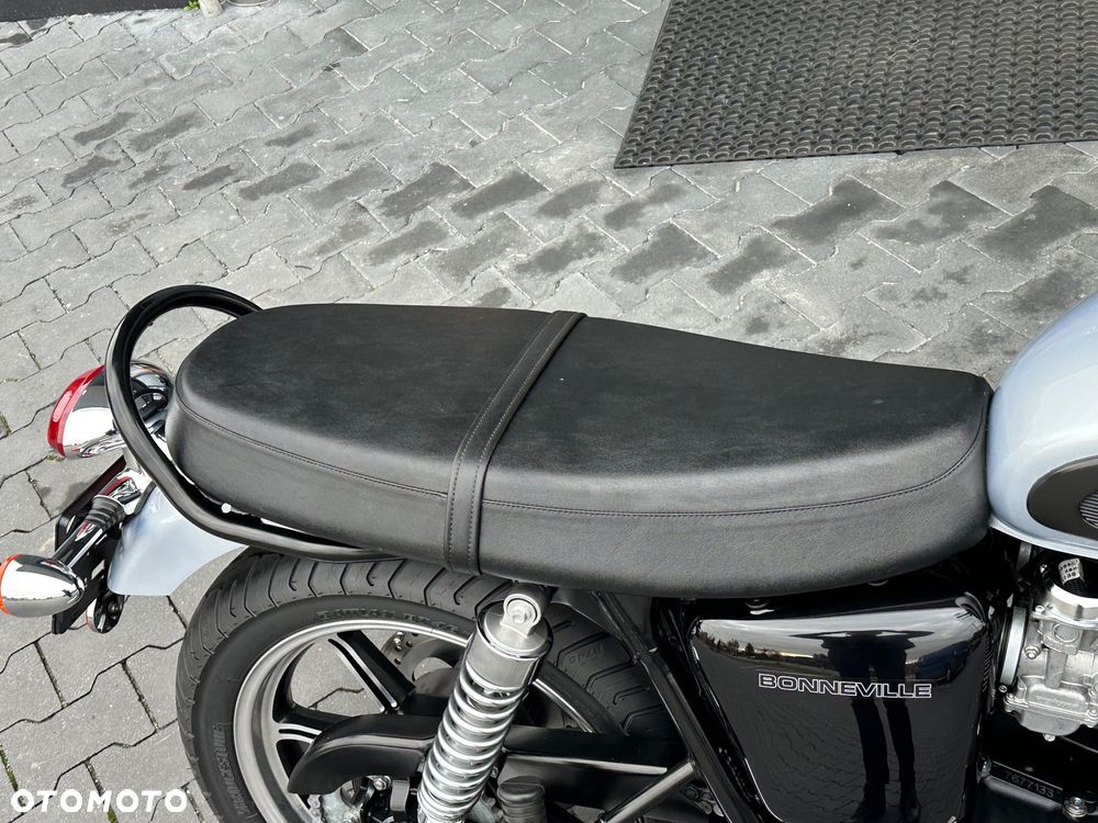 Triumph Bonneville - 13