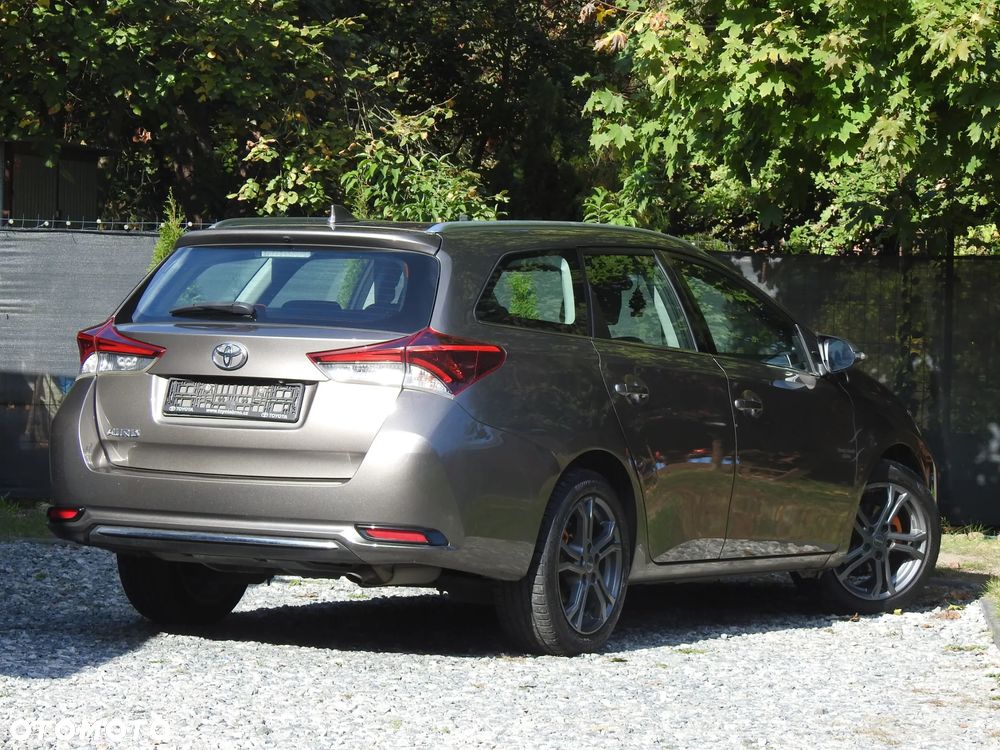 Toyota Auris 1.6 Premium - 4