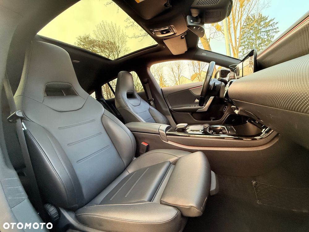 Mercedes-Benz CLA 220 d AMG Line 8G-DCT - 25