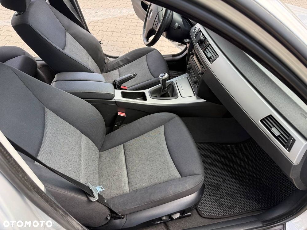 BMW Seria 3 320i - 17