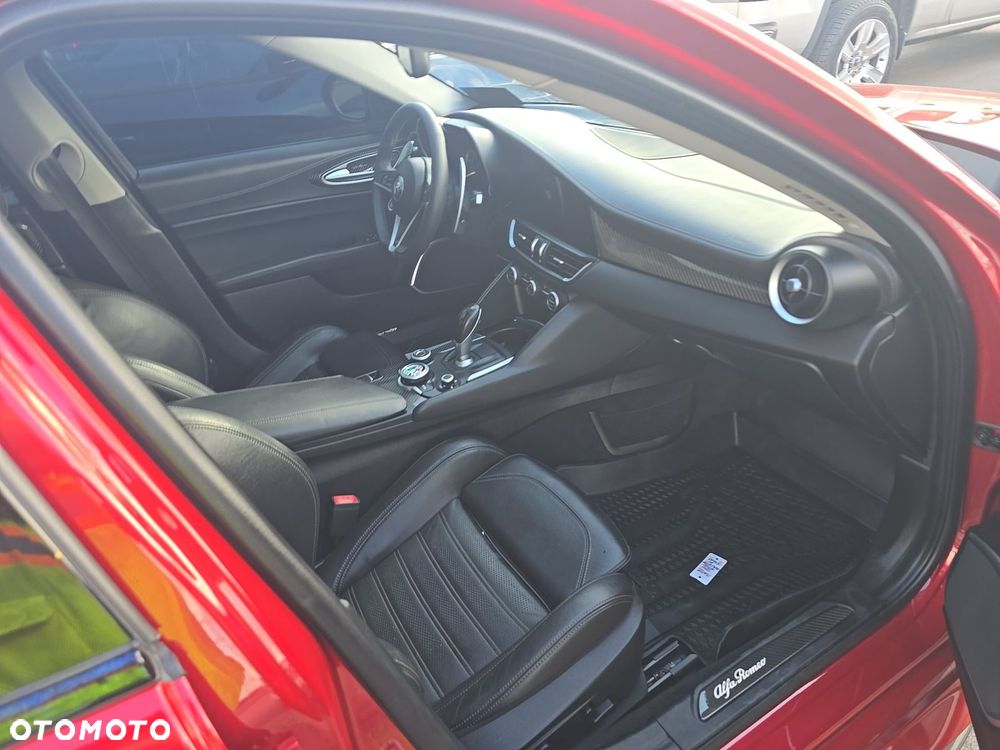 Alfa Romeo Giulia - 10