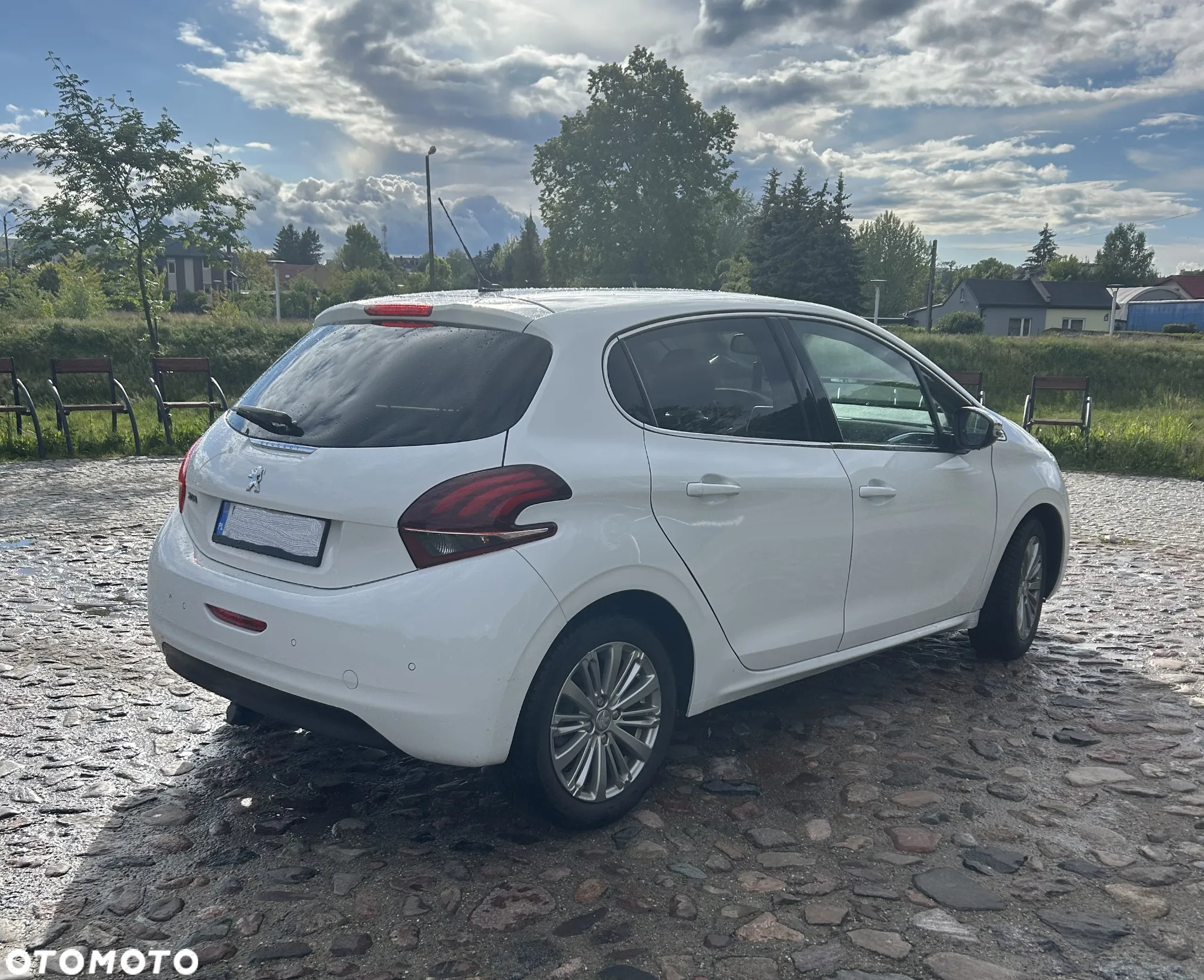 Peugeot 208 1.2 PureTech GPF Allure S&S EAT6 - 4