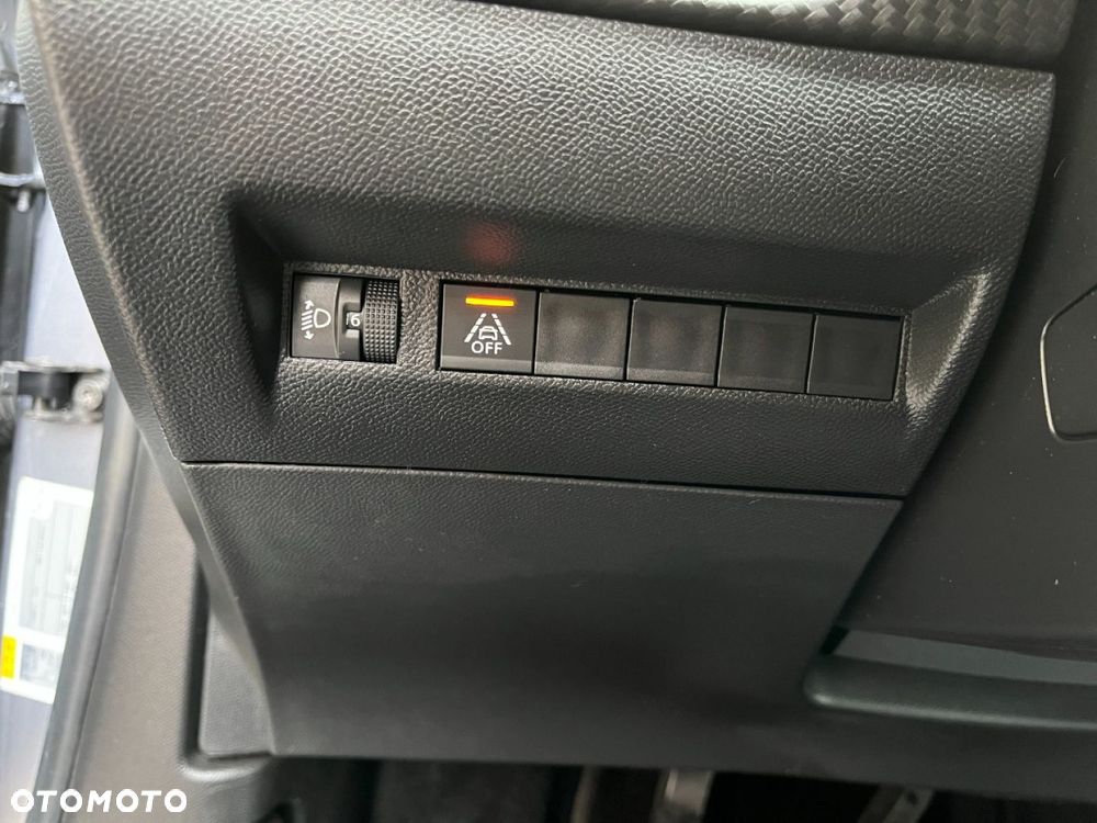 Peugeot 2008 PureTech 100 Allure S&S BVM6 - 20