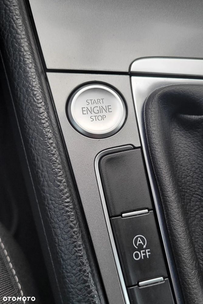 Volkswagen Golf 1.6 TDI BlueMotion Technology Lounge - 24