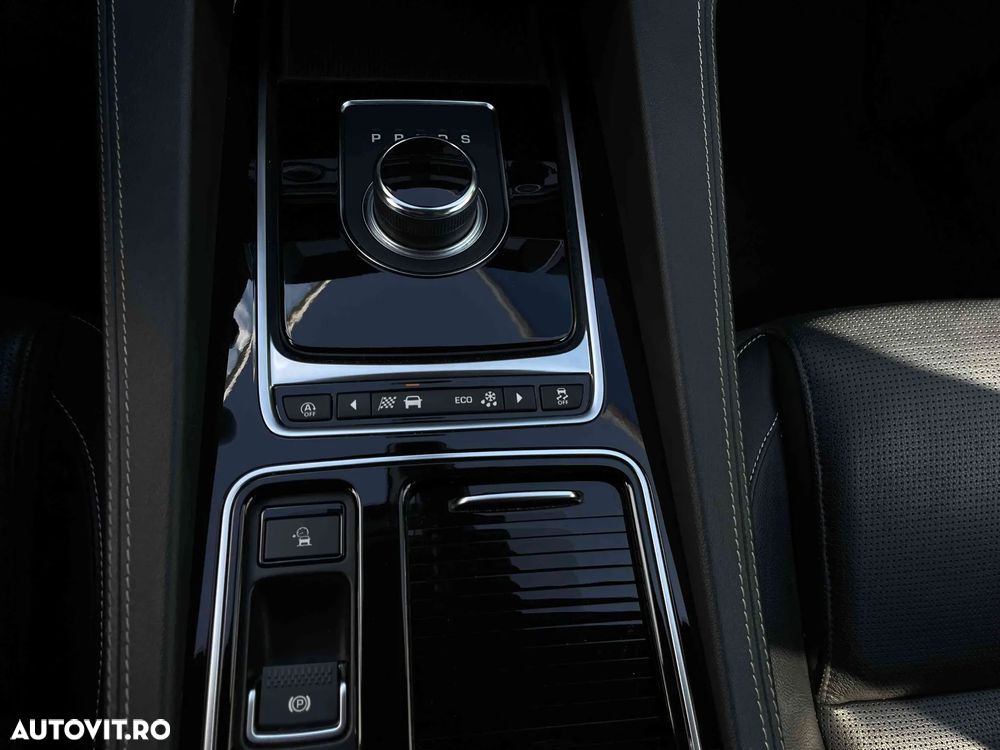 Jaguar F-Pace - 15