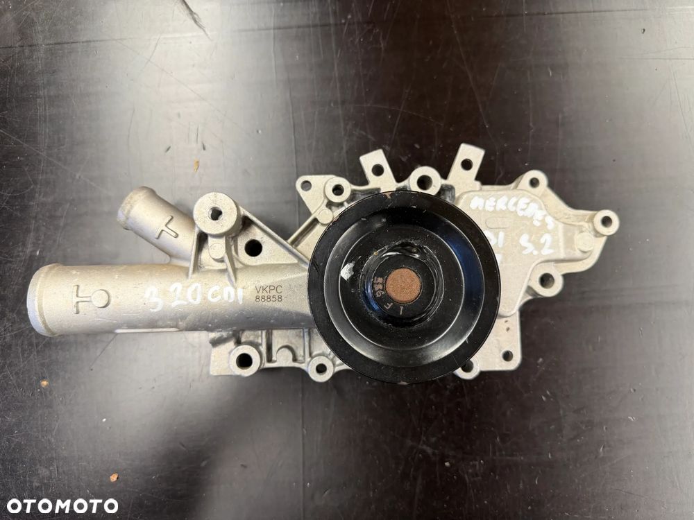 Pompa wody SKF Mercedes 320cdi VKPC 88858 - 1