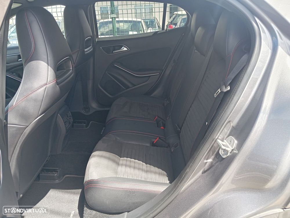 Mercedes-Benz GLA 250 4Matic 7G-DCT AMG Line - 15