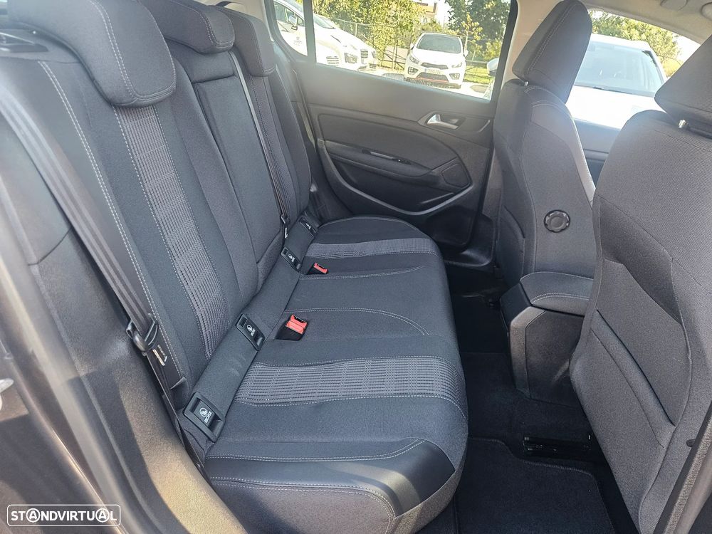 Peugeot 308 1.2 PureTech Allure Pack — fotografia 16