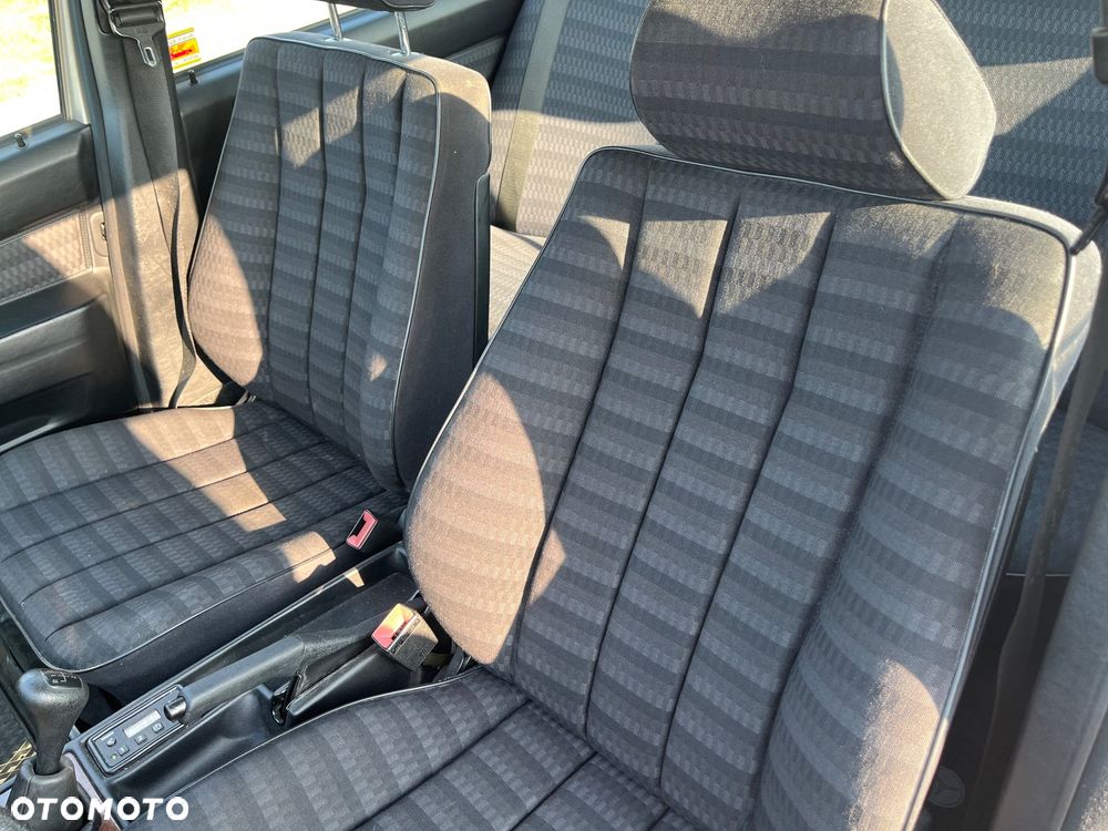 Mercedes-Benz W201 (190) - 13