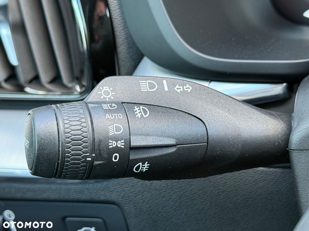 Volvo XC 60 T4 Momentum Pro - 26