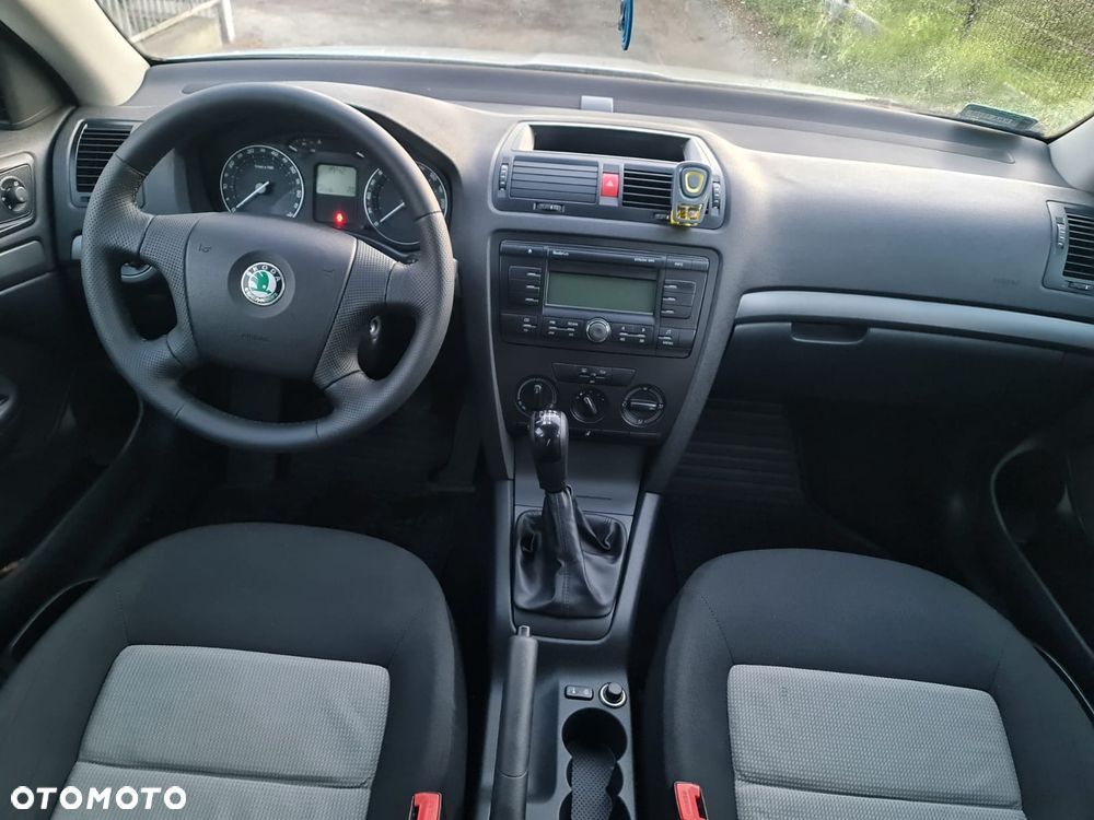 Skoda Octavia 1.6 Ambiente - 8