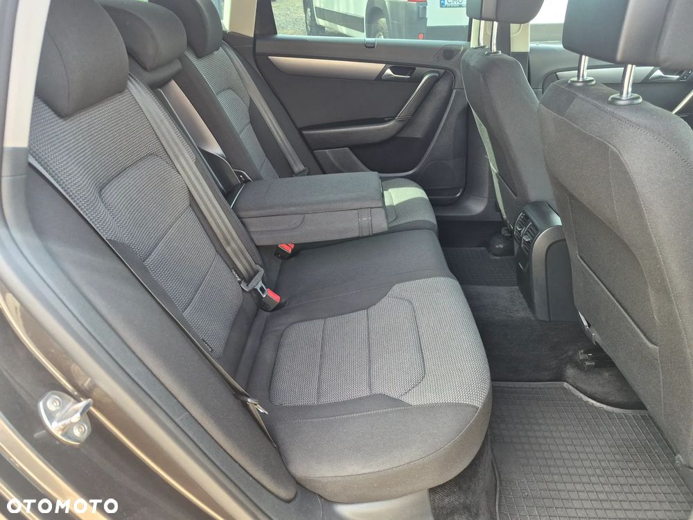 Volkswagen Passat - 22