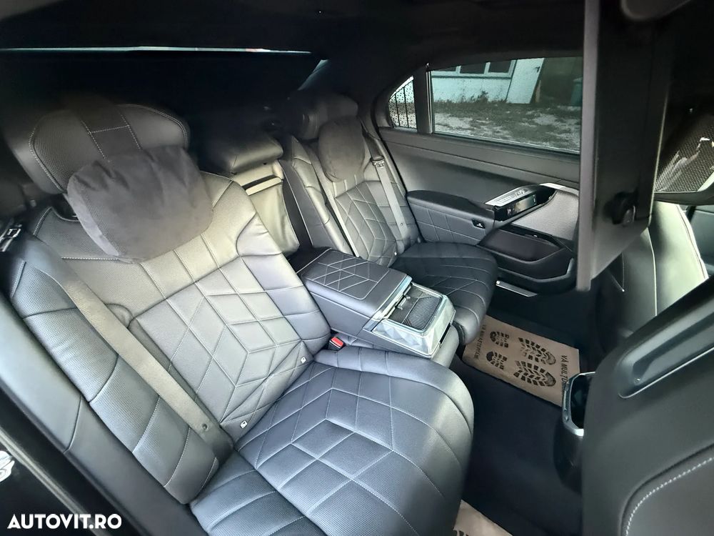 BMW Seria 7 - 35