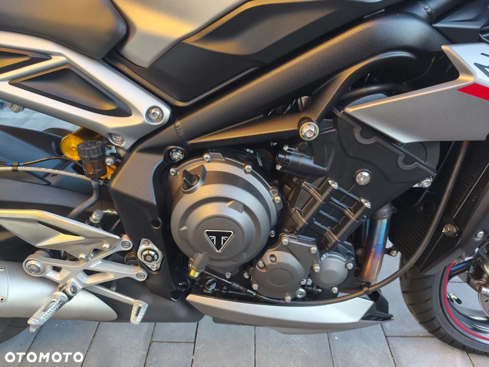Triumph Street Triple - 16