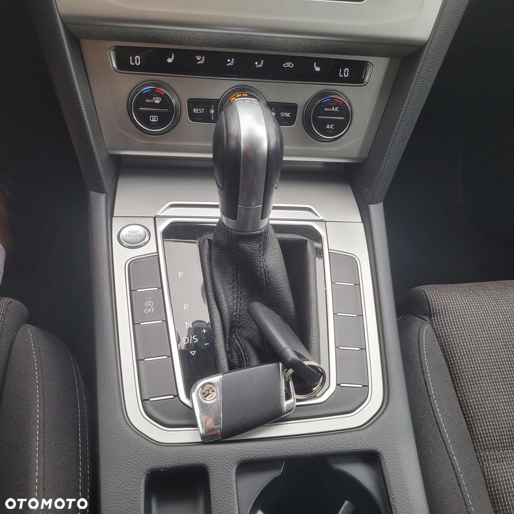 Volkswagen Passat - 19
