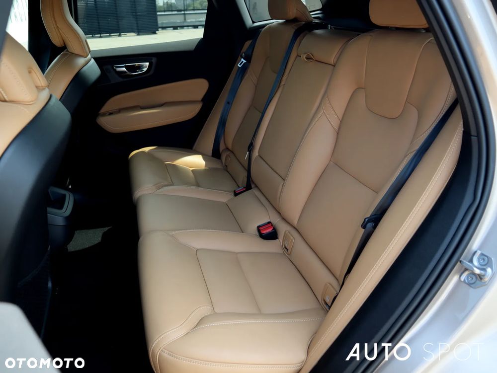 Volvo XC 60 B4 B Plus Bright - 38