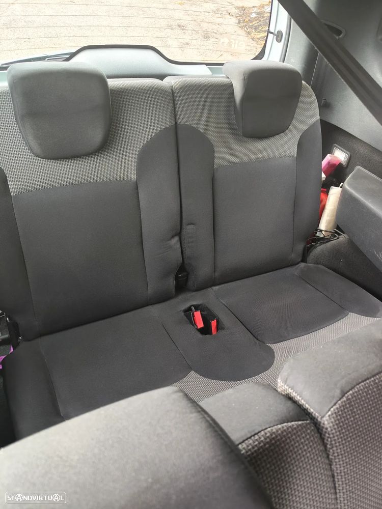 Dacia Lodgy 1.5 dCi Confort 7L - 8