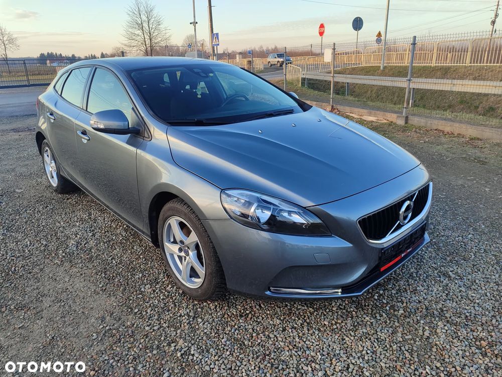 Volvo V40 D2 Momentum - 1