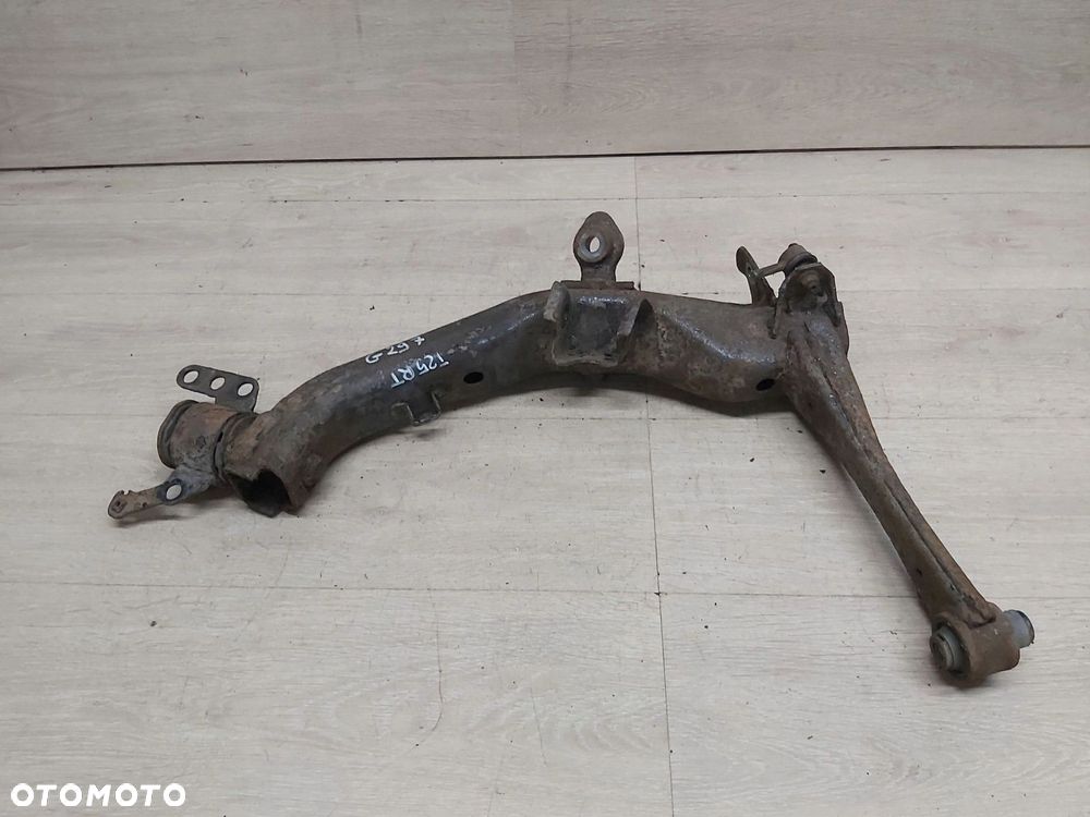 TOYOTA Avensis T25 03-08 r Wahacz prawy tył ORYGINAŁ - 1