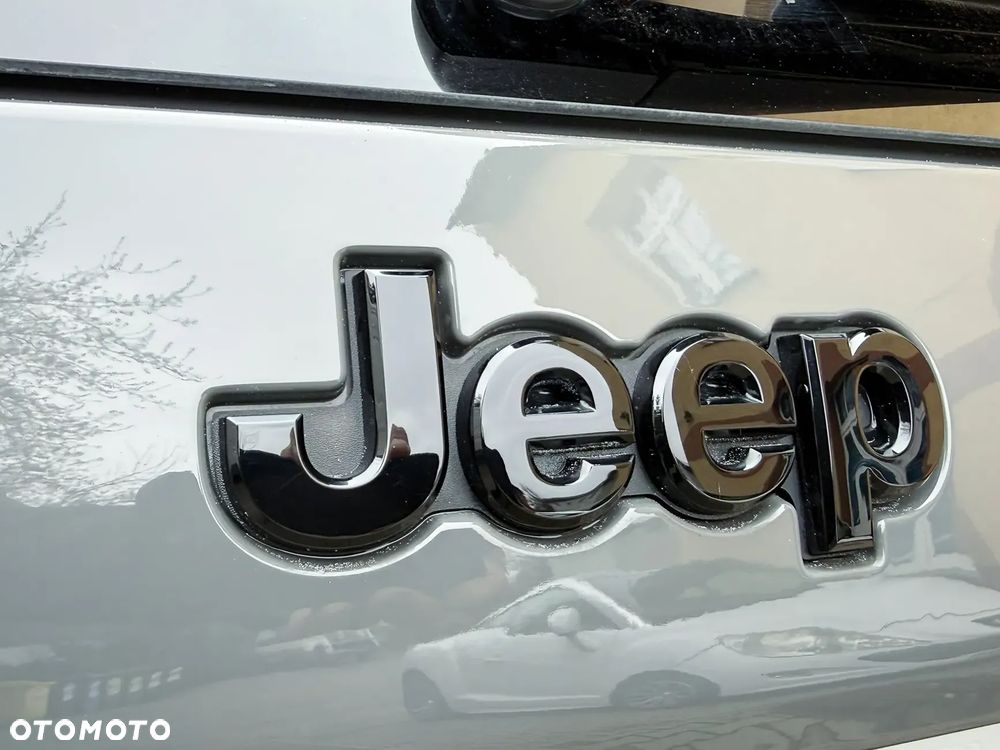 Jeep Cherokee - 38