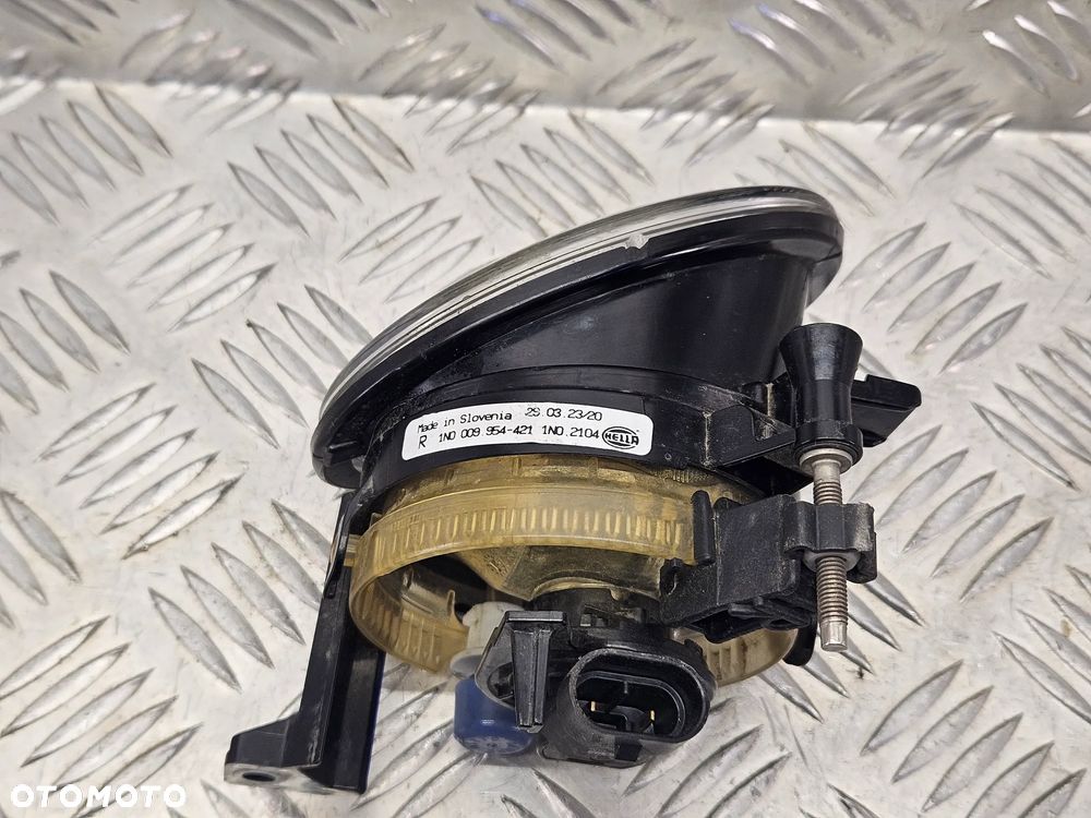 VW TOUAREG 7P  10-15R HALOGEN PRAWY - 4