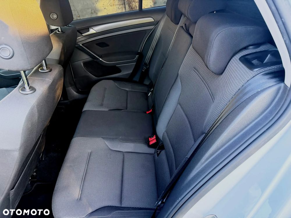 Volkswagen Golf - 10