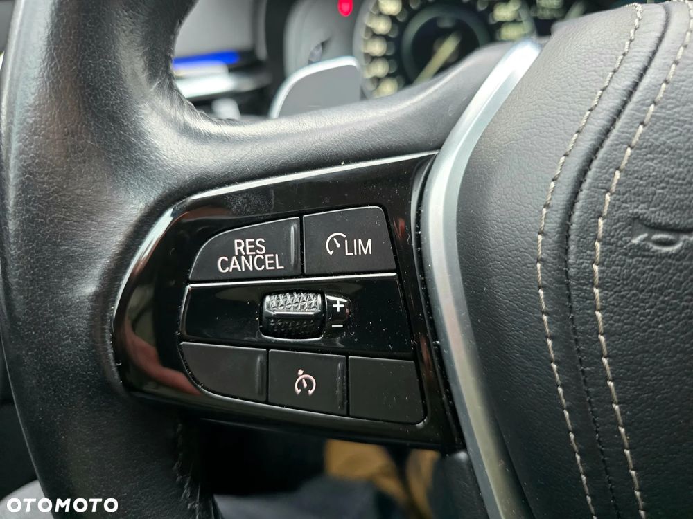 BMW Seria 5 ver-530e-iperformance-luxury-line-sport - 34