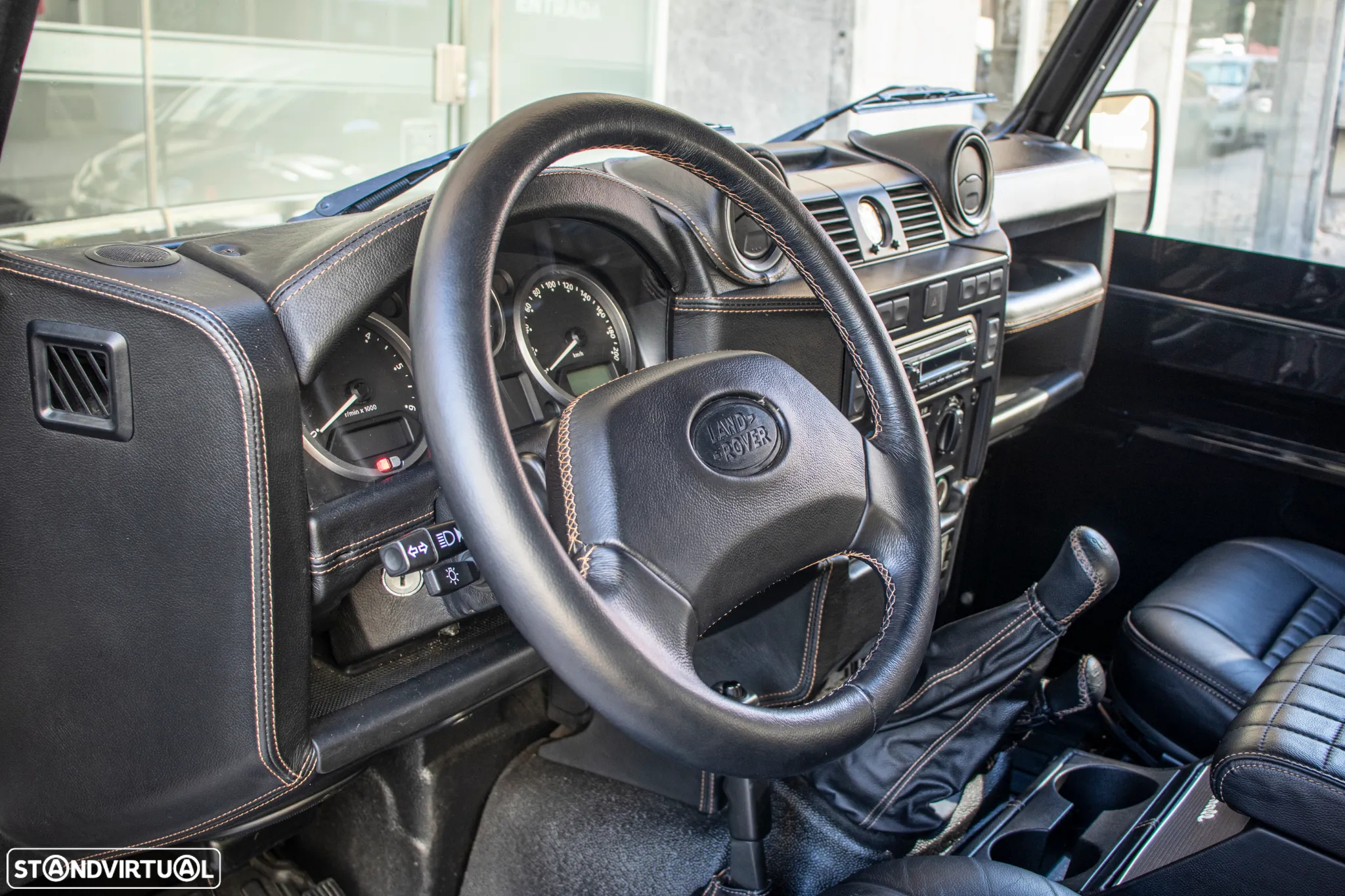 Land Rover Defender 90 SW 2.4 CRD S - 8