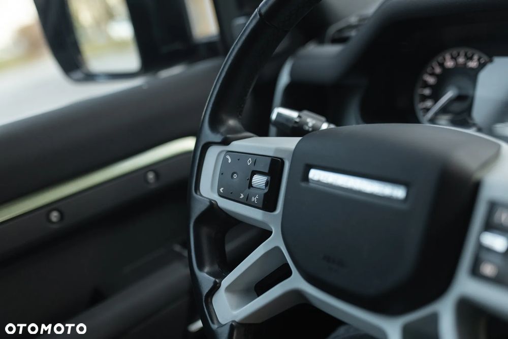 Land Rover Defender 3.0 D200 mHEV - 22