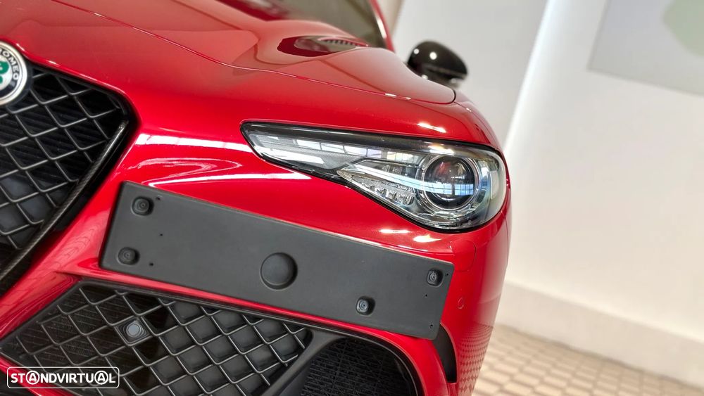 Alfa Romeo Giulia 2.9 V6 Bi-Turbo AT8 Quadrifoglio - 11