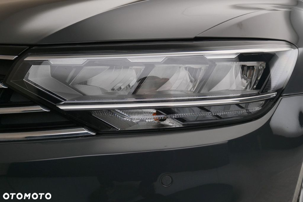 Volkswagen Passat 2.0 TDI Elegance DSG - 13