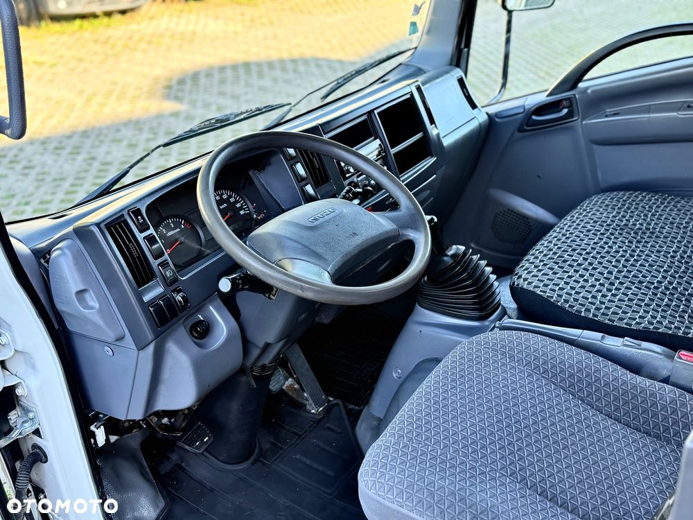 Isuzu N1R - 33