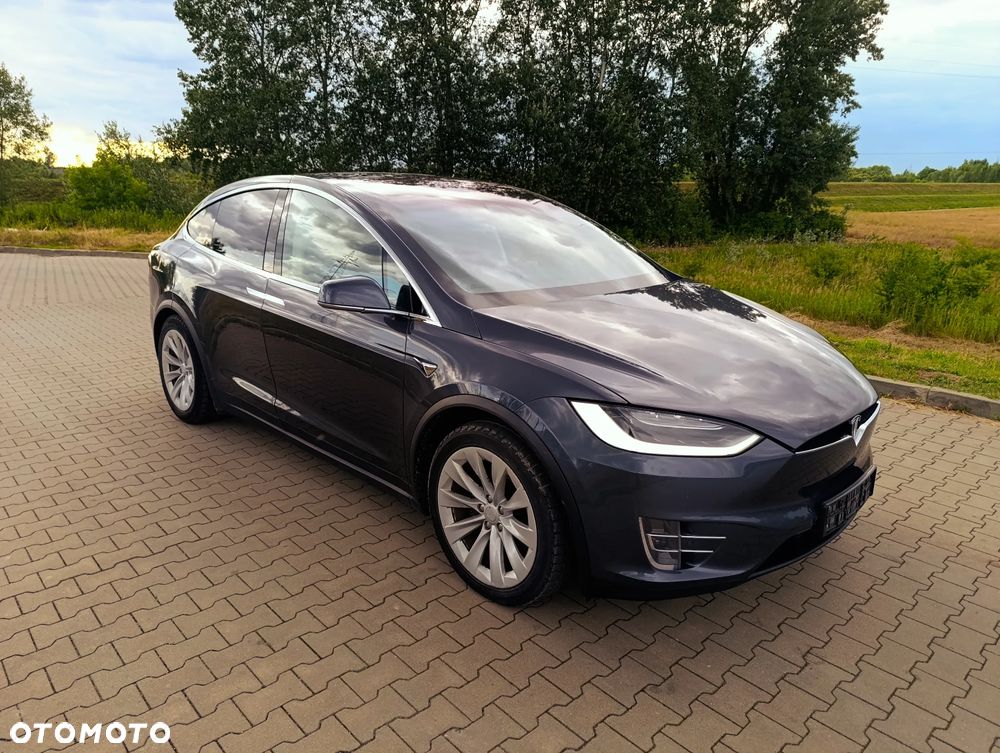 Tesla Model X - 2