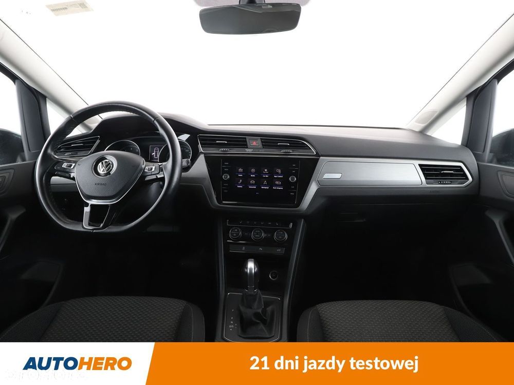 Volkswagen Touran - 12