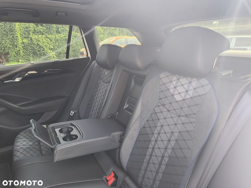 Volkswagen Passat Variant 2.0 TDI SCR R-Line Plus DSG - 15