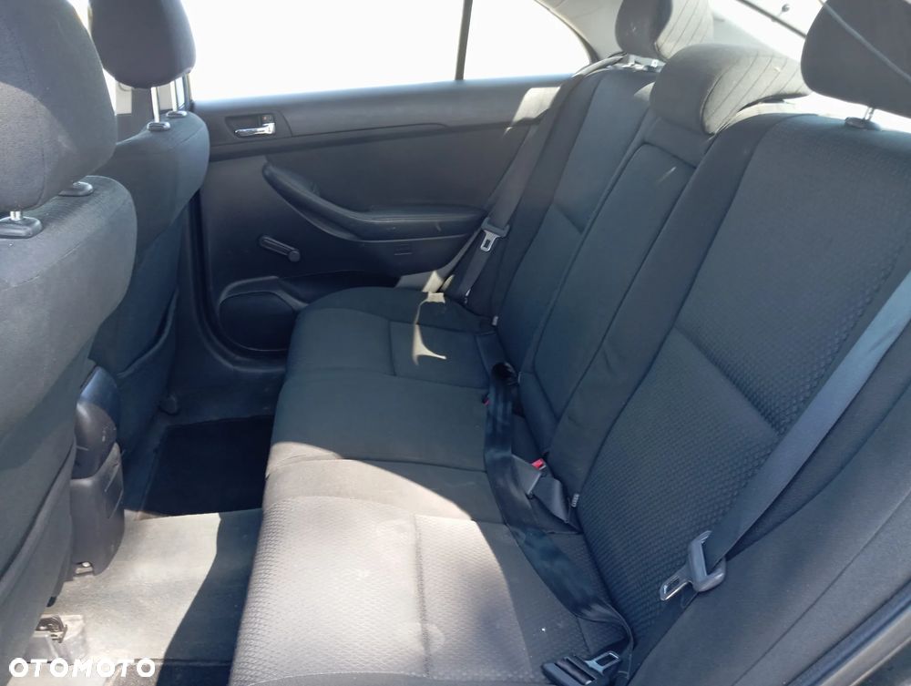 Toyota Avensis 2.0 D-4D High - 5