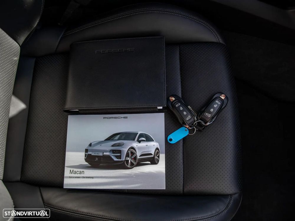 Porsche Macan Electric - 46