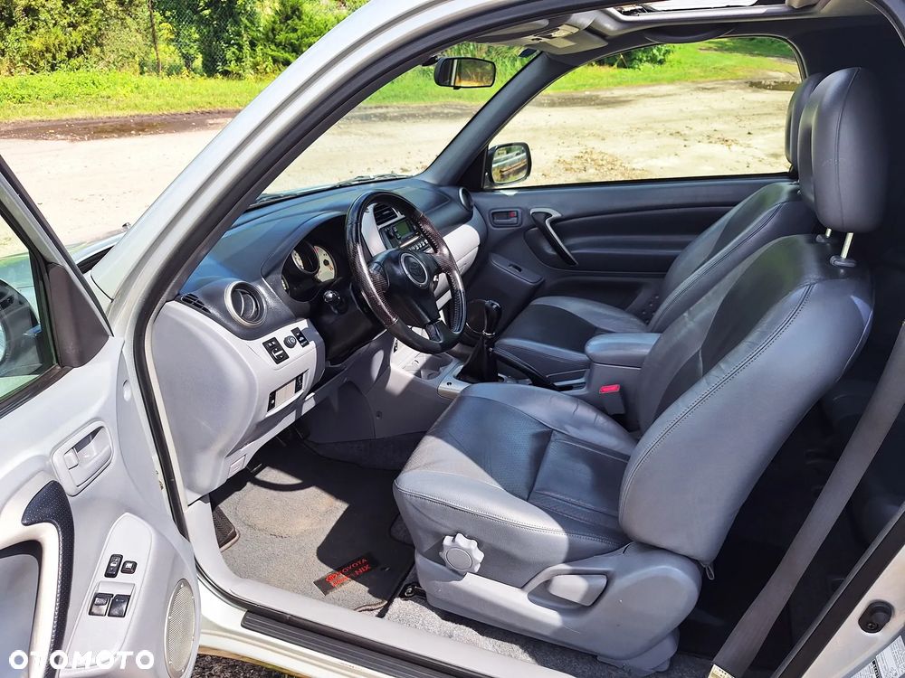 Toyota RAV4 D-4D 4x4 - 6