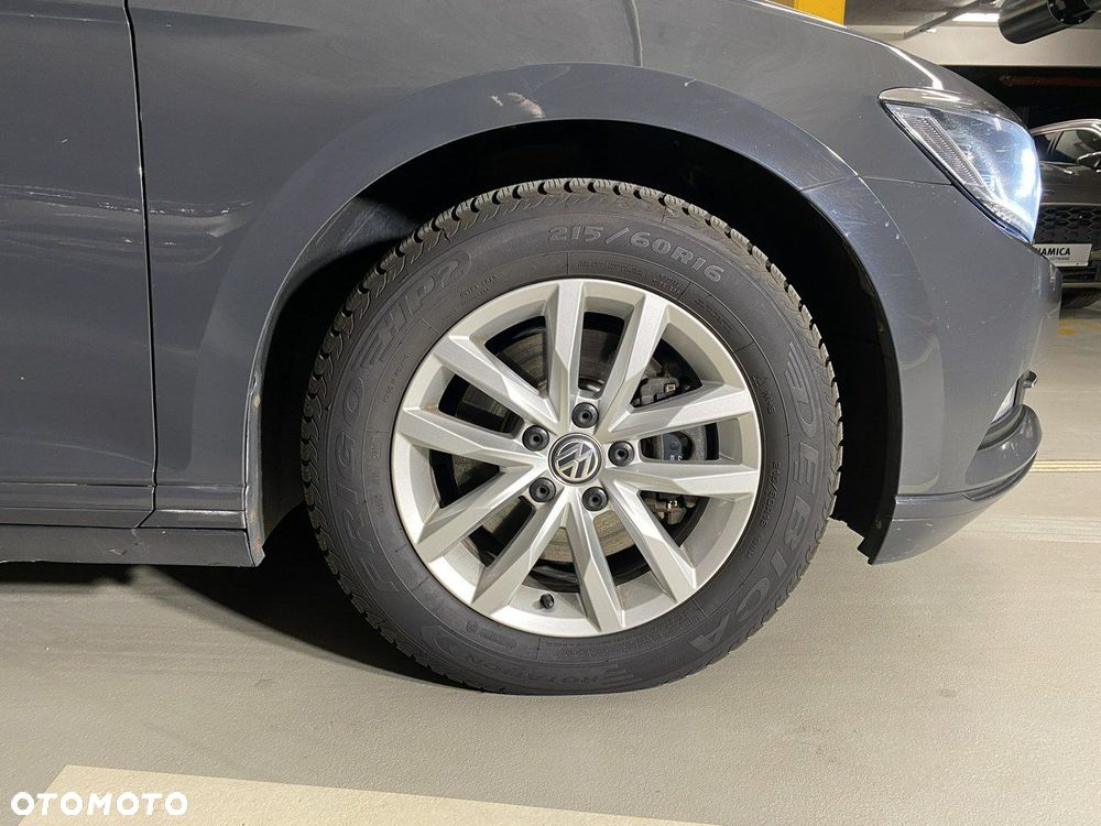 Volkswagen Passat - 10
