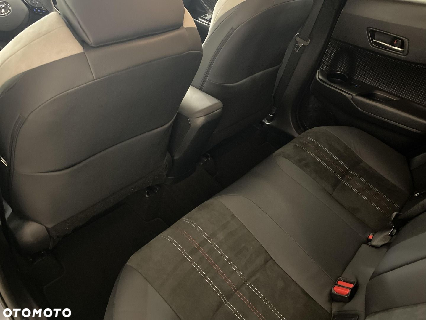 Toyota C-HR 1.8 Hybrid GPF GR Sport - 11