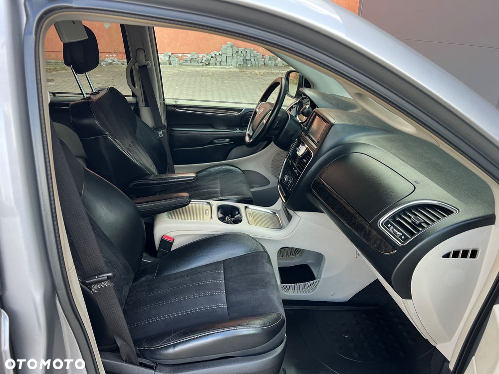 Lancia Voyager 2.8 Multijet 16v Platinum - 9