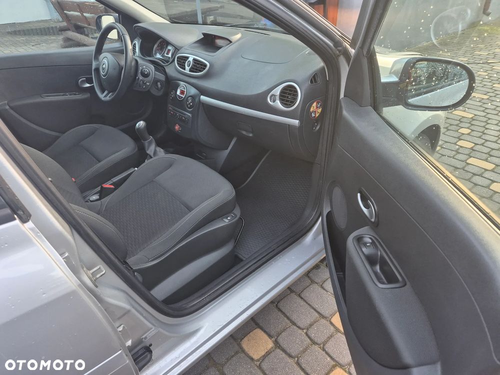 Renault Clio 1.2 16V 75 Expression - 13