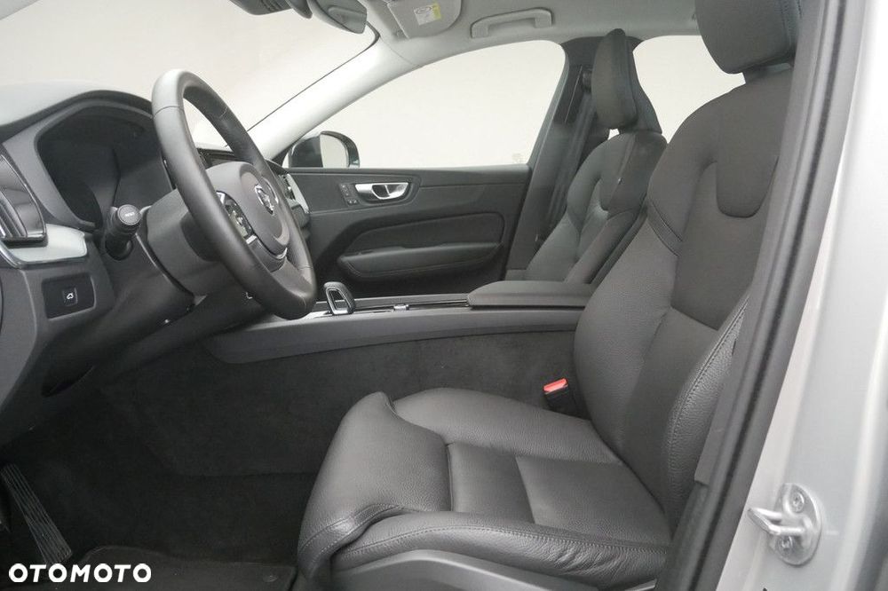 Volvo XC 60 B5 B AWD Plus Bright - 12