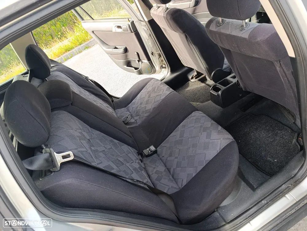 Opel Astra Caravan - 4